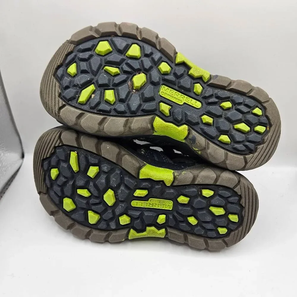 Merrell Hydro Hiker Kids Sandals  in a navy blue and lime green colorway, featur